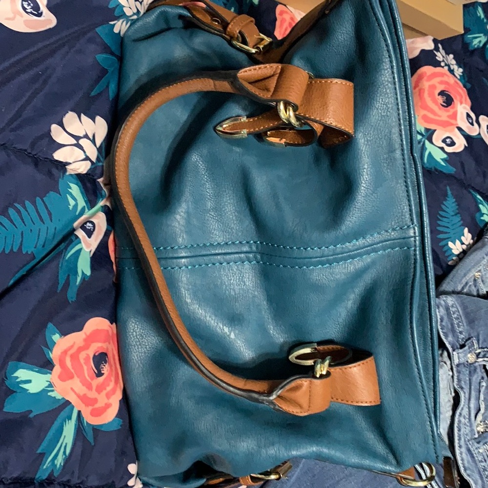 Woman’s teal hobo purse